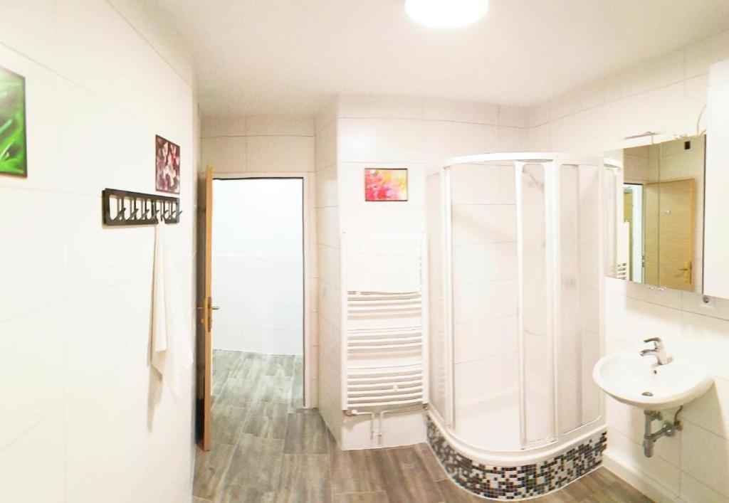 וינה Smart Mini Hotel מראה חיצוני תמונה